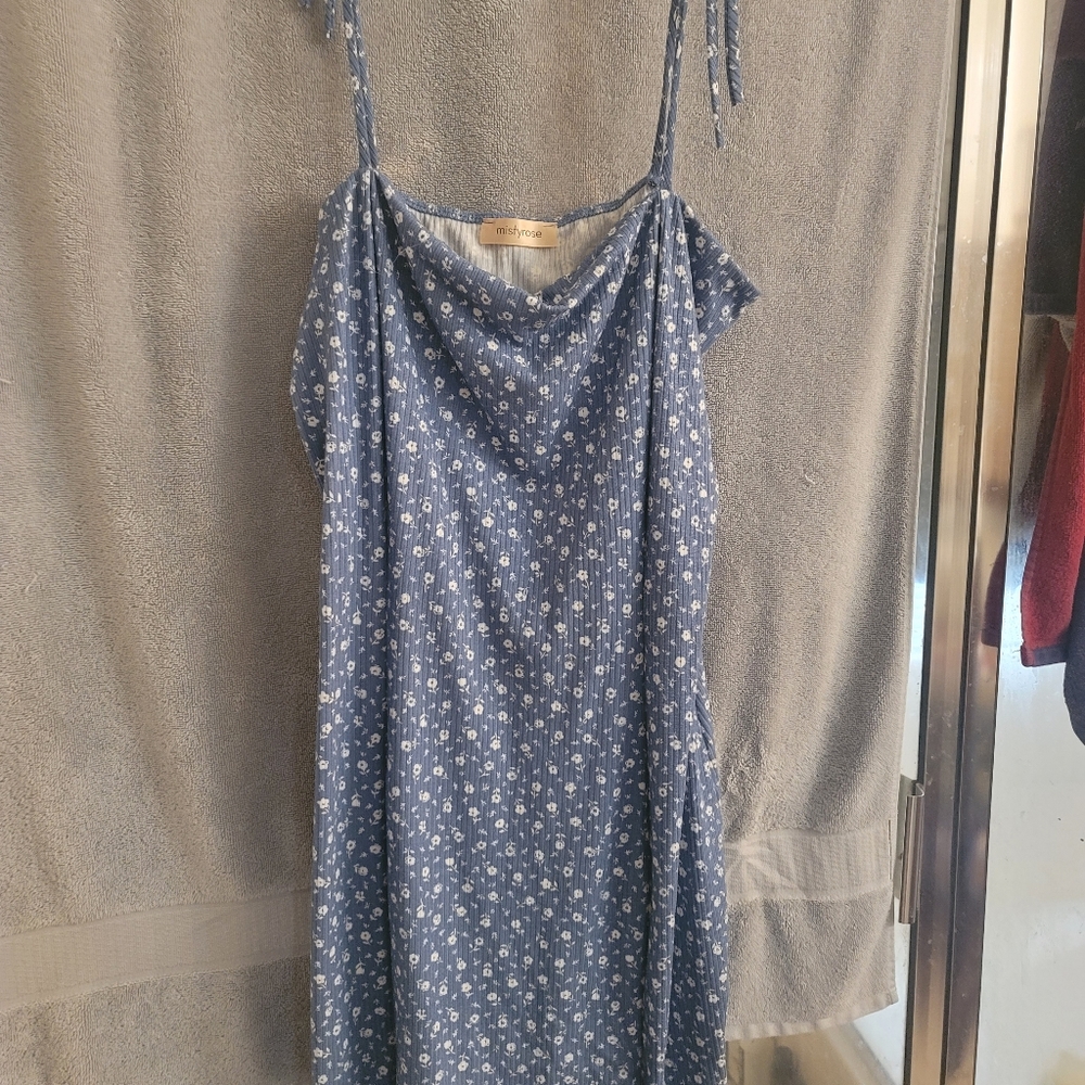 Dress - Picture 4 of 4